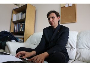 Görme engellilere notaları dokunarak öğretiyorlar