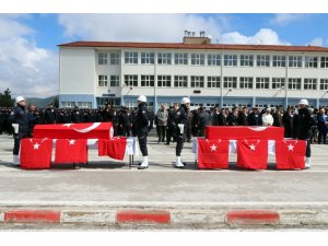 Kazada şehit olan polis memurları memleketlerine uğurlandı