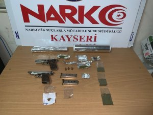 Polis uyuşturucu tacirlerine göz açtırmıyor