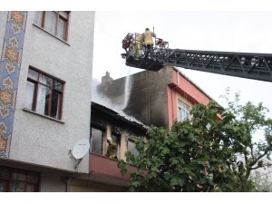 Ümraniye’de yangında içeride mahsur kalan anne ve çocuklarını vatandaşlar kurtardı