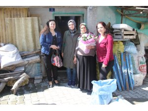 Beyşehir'de yılın annelerine evlerinde anlamlı ziyaret