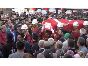 2 evladın şehit babalarına son bakışı