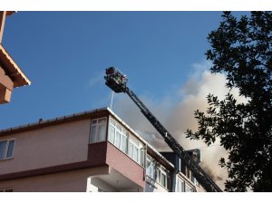 Üsküdar’da apartmanda çıkan yangın korkuttu