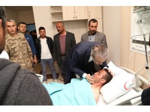 Vali Ekinci, yaralı askerleri ziyaret etti