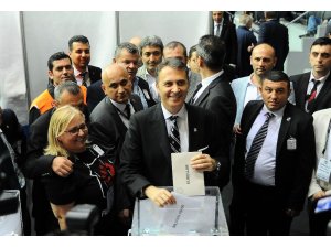 Fikret Orman 2921 oyla yeniden başkan seçildi