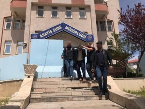 Cinayet zanlıları cuma namazında yakalandı