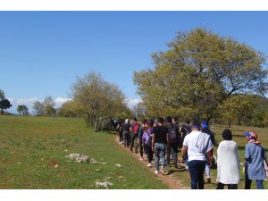 Beyşehir'de doğaseverler anneler için yürüdü