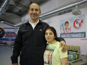 Maddi zorluklarla boğuşan haltercinin hedefi Türkiye şampiyonluğu