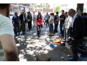 Diyarbakır’da vahşet, silahla ağır yaraladıkları adamı tekmelediler