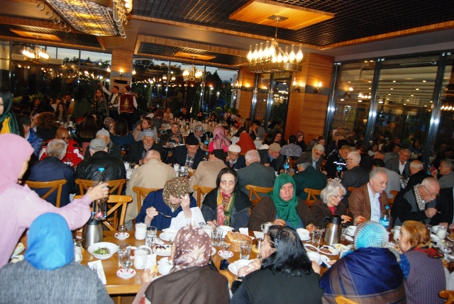 Türk Kadınlar Birliği, Huzurevi Sakinleri ve Şehit Annelerini iftarda buluşturdu