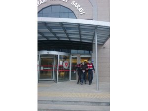 Yaşlıları ‘istihbaratçıyız’ deyip dolandırdılar