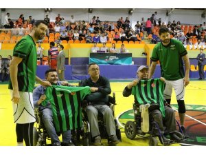 Akhisar Belediyespor yarı finalde