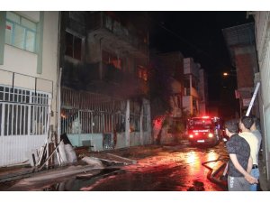 İzmir’de mobilya atölyesinde yangın