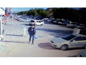 Önlerinde olan kazaya aldırış etmeden geçip gittiler
