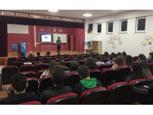 Öğrencilere meslek seçiminin önemi anlatıldı