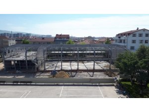 Orhangazi Spor Salonu’nun dış cephesi belirginleşti