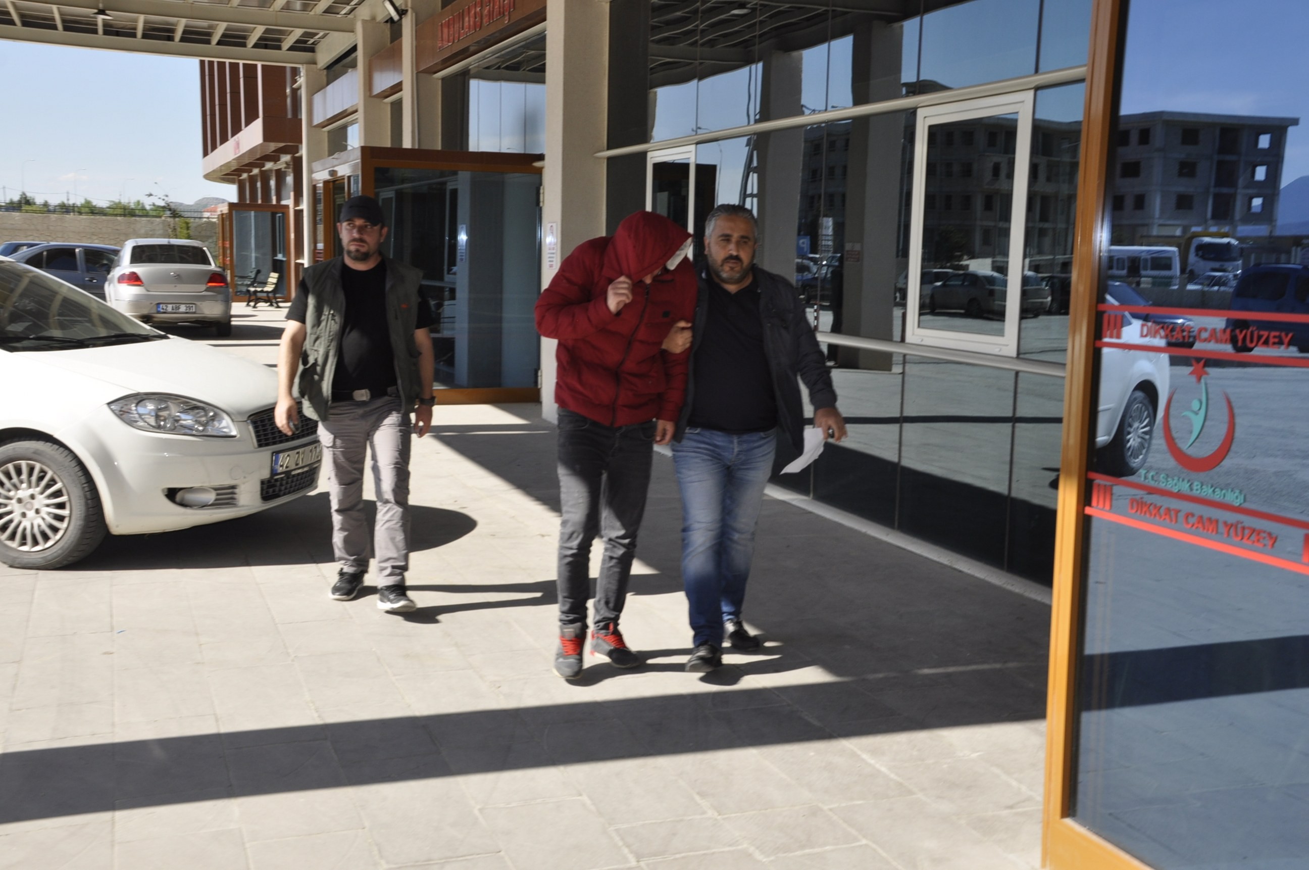 Konya'da Uyuşturucu Ticareti Yaptıkları İddiasıyla 2 Kişi Gözaltına Alındı