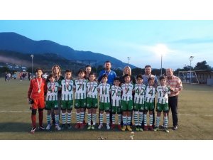 Salihlispor’un minikleri İzmir’de şampiyon oldu