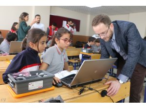 Kuveyt Türk'ten meraklı kaşiflere kodlama ve robotik eğitimi