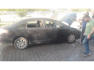 Hareket halindeki araç alev aldı