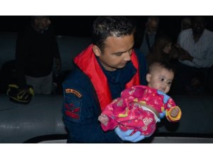 Kuşadası Körfezi’nde 28’i çocuk 58 kaçak göçmen kurtarıldı
