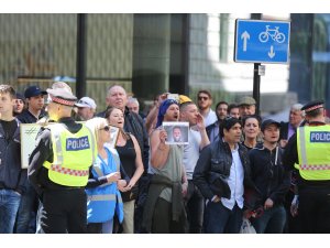 İslam karşıtı aşırı sağcı İngiliz yeniden yargılanacak