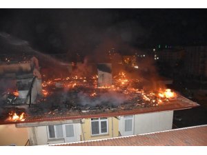 Üniversitelilerin kaldığı apartmanda korkutan yangın