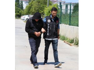 Poşet dolusu uyuşturucuyla kaçmaya çalışırken yakalandı