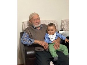 Camide namaz kılarken hayatını kaybetti