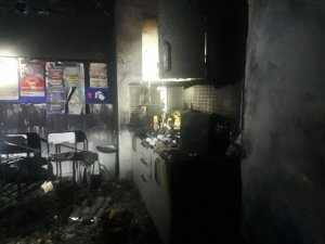 Öğretmenler odası çıkan yangında kullanılmaz hale geldi