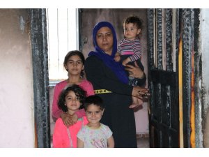 Evi yanan 15 kişilik aile yardım bekliyor