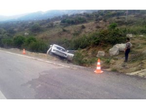 Hafif ticari araç şarampole yuvarlandı: 1 ölü