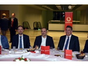 Ömer Fatih Sayan  ögrencilerle iftarda buluştu