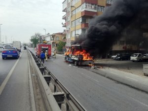 E-5 karayolu Küçükçekmece’de kamyonette yangını