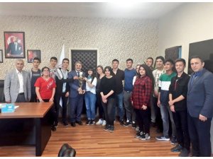 Başarılılarını gençlik spor İl müdürü ile paylaştılar
