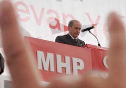 Muhalifinden Bahçeli'ye: ''Önce evlen!''