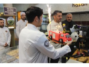 Ünlü börekçi itfaiyecilere sürpriz yaptı mahkemelik oldu