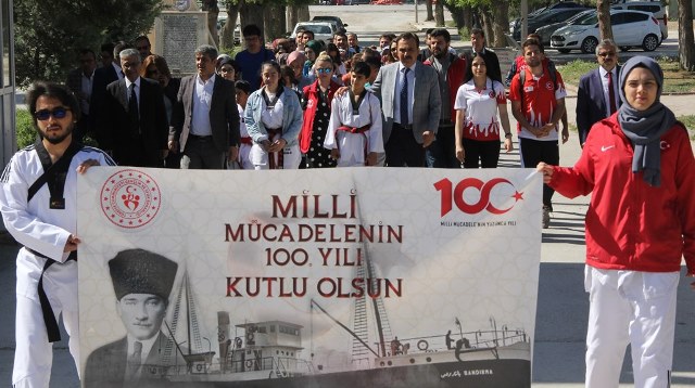 Gençlik Haftası Atatürk Anıtına Çelenk Sunumu İle Başladı