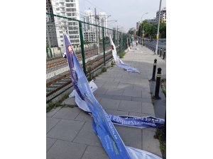Kartal Belediyesi’nin Ramazan afişlerine çirkin saldırı