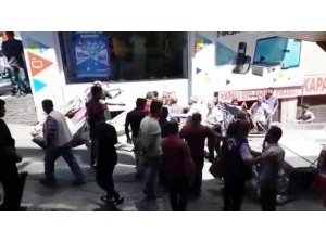 Suriyeli çocukların ekmek teknesini zabıtanın elinden esnaf aldı