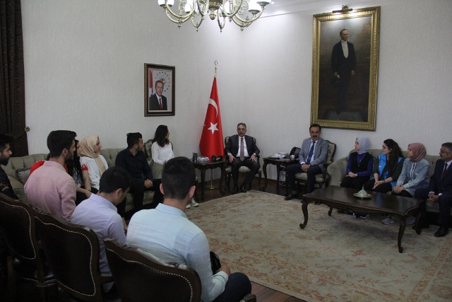 Gençlik Haftasında İlk Ziyaret Vali Toprak’a