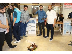 Ülkelerindeki savaş mağdurları için ’Robotik Yürüyen El’ yaptılar