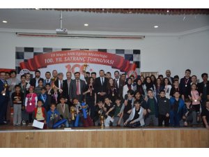 Satranç turnuvası ödülleri sahiplerini buldu