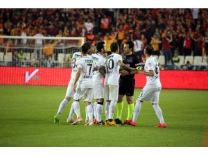 Galatasaray ve Akhisarspor PFDK'ye sevk edildi