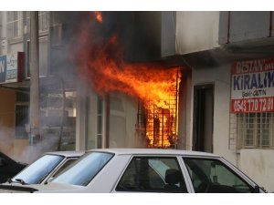 Adana’da korkutan yangın
