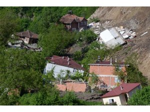 Ordu’da heyelan bir mahalleyi yok etti: 15 ev yıkıldı