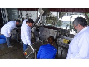 Yeni icadını tellal ile tanıttı