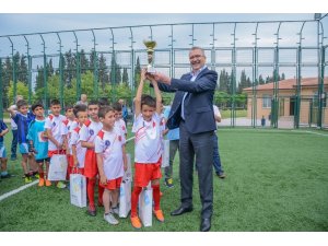 Karacabey’de minikler futbol turnuvası coşkusu