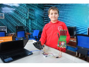Yayla okulunun öğrencileri robot el yaptı