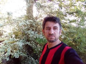 Takımını desteklemek için gittiği maçta kalbine yenildi